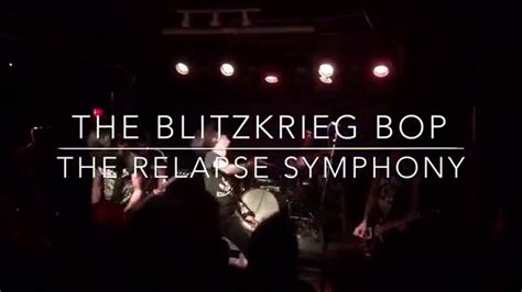 Blitzkrieg Bop: A Furious Symphony of Teenage Rebellion Captured in Three Minutes and Thirty Seconds